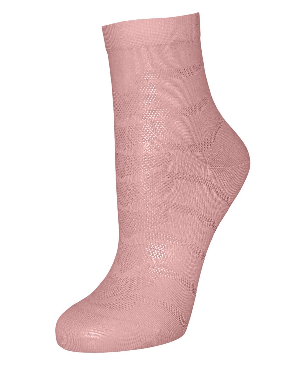 SP11Женские носки Гранд выполнены из хлопка с добавлением полиамида и эластана. Носки с бесшовной технологией (кеттельный, плоский шов), оформленные фактурным рисунком, хорошо держат форму и обладают повышенной воздухопроницаемостью, имеют мягкую резинку, усиленные пятку и мысок. Эти носки отлично сочетаются с летними босоножками и туфлями.
