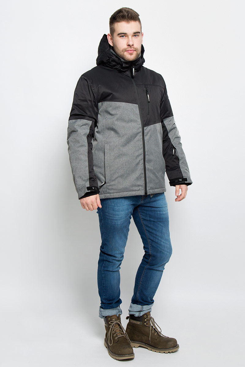 КурткаB536904_WASABI-BLACK КурткаB536904_WASABI-BLACKМужская куртка Baon изготовлена из высококачественного полиэстера. В качестве утеплителя используется полиэстер. Куртка с воротником-стойкой и съемным капюшоном застегивается на застежку-молнию с двумя бегунками и защитой для подбородка, а также дополнительно имеет внутреннюю ветрозащитную планку. Капюшон оснащен эластичными шнурками со стопперами и пристегивается к куртке с помощью застежки-молнии. Рукава дополнены внутренними эластичными манжетами с отверстиями для больших пальцев и хлястиками на липучках. Под рукавом расположена застежка-молния и сетчатый материал для дополнительной вентиляции. Низ изделия дополнен съемной ветрозащитной планкой на кнопках. Объем по низу регулируется с помощью эластичного шнурка со стоппером. Спереди имеются три прорезных кармана на застежках-молниях, с внутренней стороны - прорезной карман на застежке-молнии и небольшой накладной карман-сетка на кнопке. На левом рукаве расположен небольшой прорезной карман на застежке-молнии . Куртка оформлена...