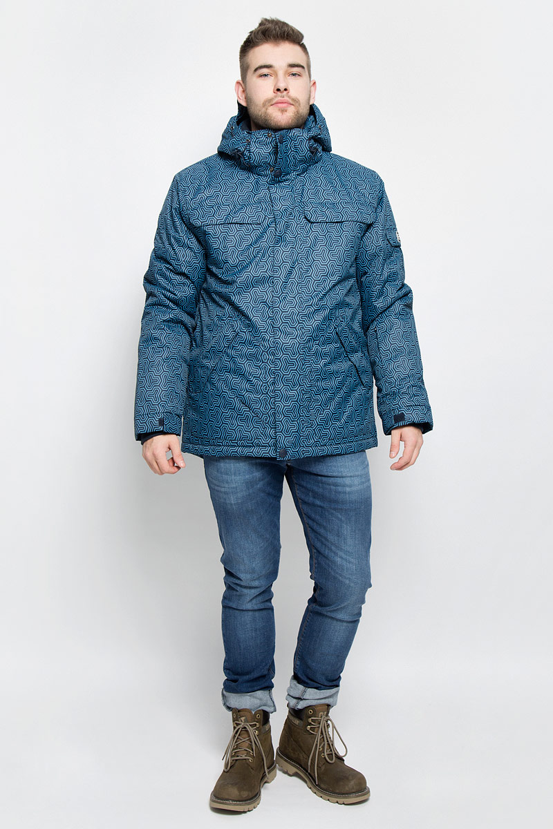 КурткаB536902_DEEP NAVY PRINTED КурткаB536902_DEEP NAVY PRINTEDМужская куртка Baon изготовлена из высококачественного полиэстера. В качестве утеплителя используется полиэстер. Куртка с воротником-стойкой и съемным капюшоном застегивается на застежку-молнию с защитой для подбородка и дополнительно имеет ветрозащитный клапан на липучках и кнопках. Капюшон оснащен эластичными шнурками со стопперами и пристегивается к куртке с помощью застежки-молнии. Низ рукавов дополнен хлястиками на липучках. Под рукавом расположена застежка-молния и сетчатый материал для дополнительной вентиляции. Низ изделия дополнен съемной ветрозащитной планкой на кнопках. Объем по низу регулируется с помощью эластичного шнурка со стоппером. Спереди имеются четыре прорезных кармана на застежках-молниях с клапанами на липучках, с внутренней стороны - прорезной карман на застежке-молнии и небольшой накладной карман-сетка и накладной карман на липучке. На левом рукаве расположен небольшой прорезной карман на застежке-молнии и накладной карман с клапаном на липучке. Куртка...