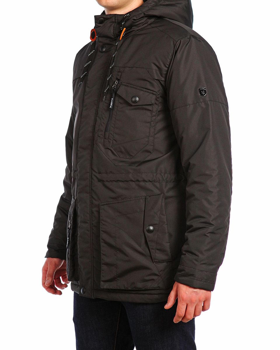 Куртка15510_Black Куртка15510_BlackМужская куртка Xaska изготовлена из высококачественного полиэстера. В качестве утеплителя используется полиэстер. Куртка с несъемным капюшоном застегивается на застежку-молнию, а также дополнительно имеет ветрозащитную планку на кнопках. Капюшон оснащен текстильным шнурком со стопперами. Объем по низу и талии регулируется с помощью эластичного шнурка со стопперами. Спереди имеются пять карманов на застежках-молниях и кнопках, внутри расположены два кармана на застежках-молниях. На левом рукаве расположена небольшая металлическая пластина с названием бренда.