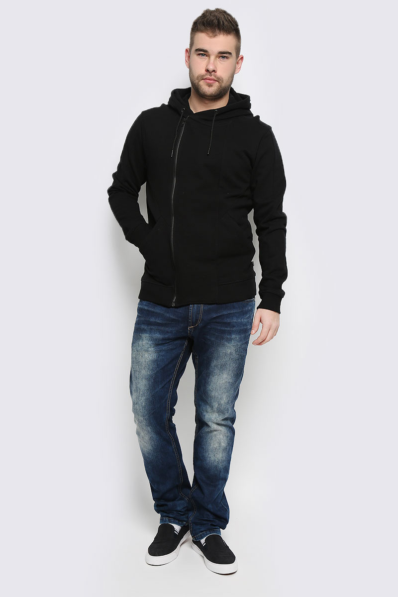 Толстовка22004536_Black Толстовка22004536_BlackМужская толстовка Only & Sons выполнена из натурального хлопка. Модель в капюшоном и длинными рукавами застегивается на ассиметричную застежку-молнию. Края капюшона дополнен шнурком-кулиской. Низ изделия и низ рукавов обработан эластичными манжетами. Изделие дополнено двумя втачными карманами.