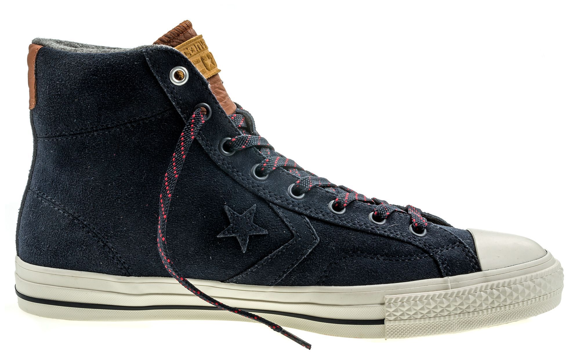 Кеды153955 Кеды153955Модные кеды Star Player Suede от Converse выполнены из натуральной кожи с бархатистой поверхностью. Мыс модели защищен прорезиненной вставкой. Внутренняя поверхность и стелька из натуральной шерсти не дадут ногам замерзнуть. Шнуровка надежно зафиксирует модель на ноге. Подошва дополнена рифлением.