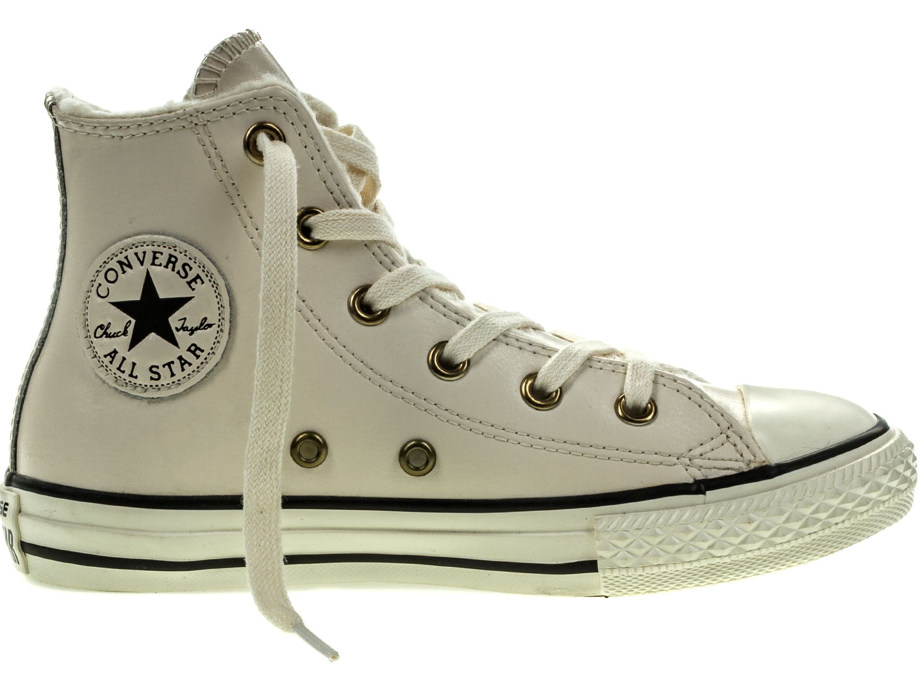 Кеды653365 Кеды653365Модные детские кеды Chuck Taylor All Star от Converse выполнены из натуральной кожи. Мыс модели защищен прорезиненной вставкой. Внутренняя поверхность и стелька из искусственного меха не дадут ногам замерзнуть. Шнуровка надежно зафиксирует модель на ноге. Подошва дополнена рифлением.