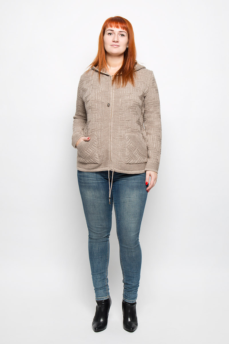 Кофта34409 Кофта34409Женская кофта Milana Style выполнена из шерсти и ПАНа. Модель с объемным капюшоном и длинными рукавами застегивается на застежку-молнию. Край капюшона и низ изделия дополнены шнурком-кулиской. Спереди расположено два накладных кармана.