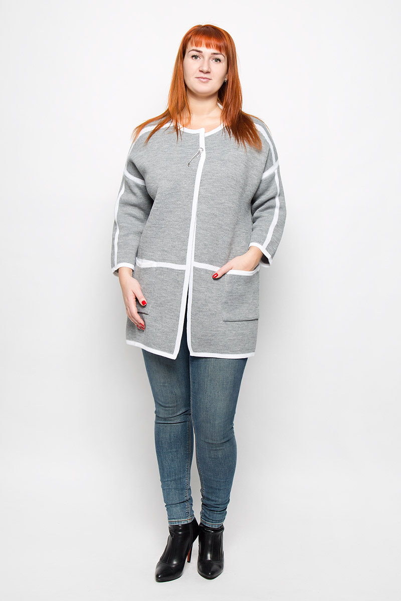 Кардиган946 Кардиган946Стильный женский кардиган от Milana Style выполненный из качественной пряжи отлично дополнит ваш образ. Модель с круглым вырезом горловины и рукавами 7/8 дополнена съемной оригинальной застежкой-булавкой. Спереди кардиган имеет два накладных кармана.