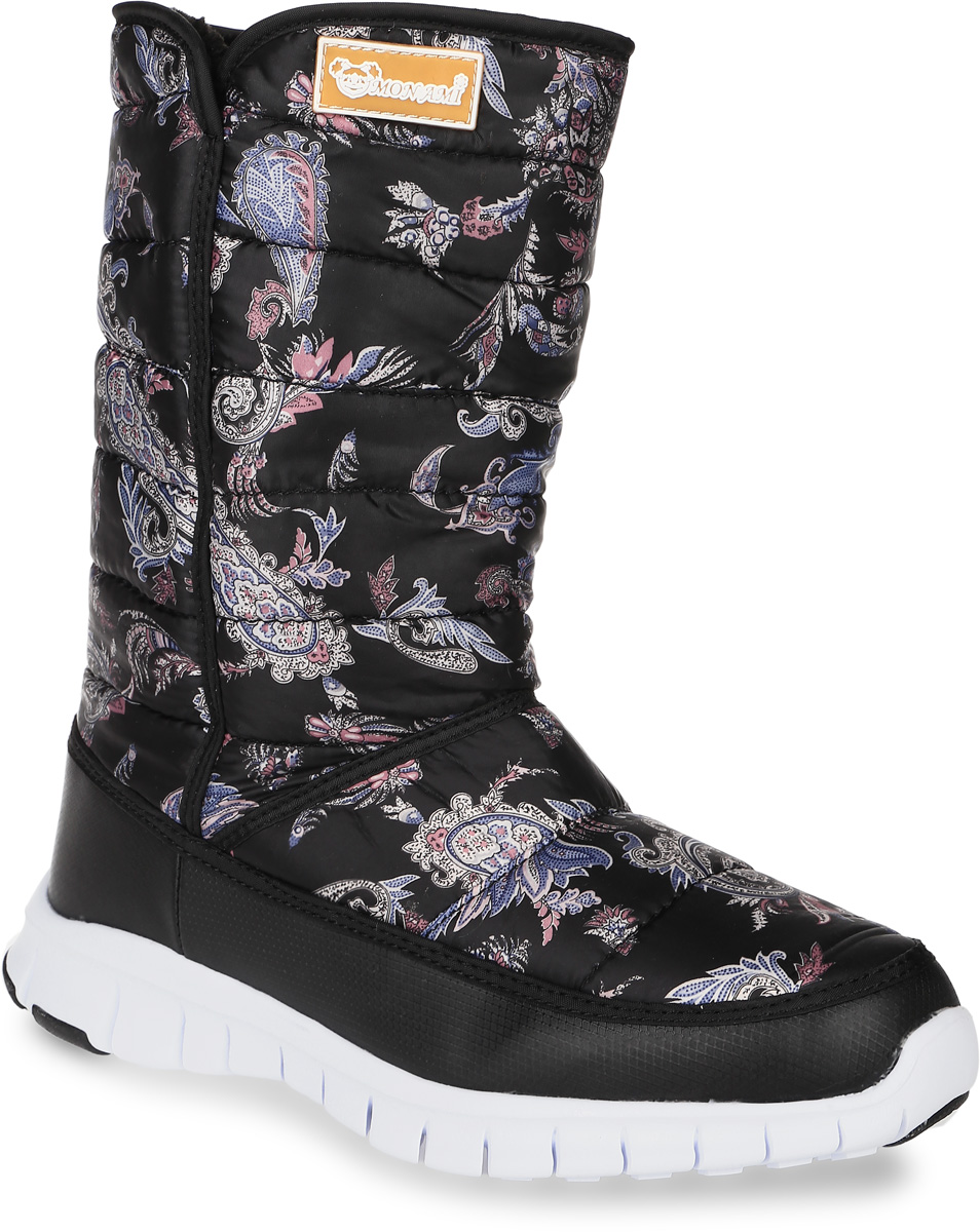 Дутики6096_BLACK_LILAC Дутики6096_BLACK_LILACДутики от Mon Ami выполнены из текстиля, оформленного оригинальным принтом, и укреплены по низу вставкой из искусственной кожи. Верх голенища оформлен логотипом бренда. Подкладка и стелька изготовлены из искусственного меха. Подошва из полимерного термопластичного материала оснащена рифлением.