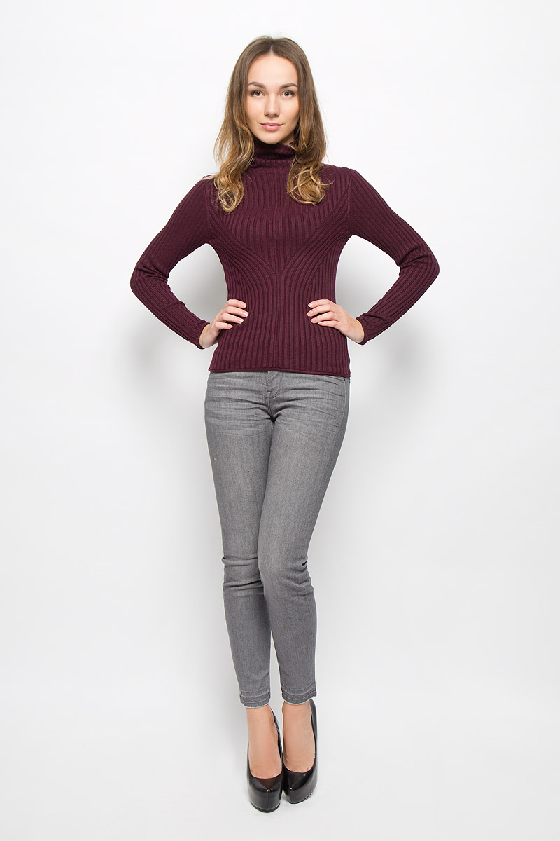 Водолазка3021980.00.75_2730 Водолазка3021980.00.75_2730Женская водолазка Tom Tailor Contemporary изготовлена из вискозы с добавлением полиамида. Модель с длинными рукавами имеет воротник-гольф.