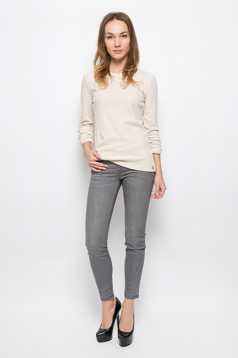 Лонгслив1036298.01.71_2999 Лонгслив1036298.01.71_2999Женский лонгслив Tom Tailor Denim изготовлен из натурального хлопка. Модель с круглым вырезом горловины и рукавами 3/4 оформлен оригинальным узором. Вырез горловины и манжеты рукавов дополнены трикотажными резинками. Рукава присборены на резинки.