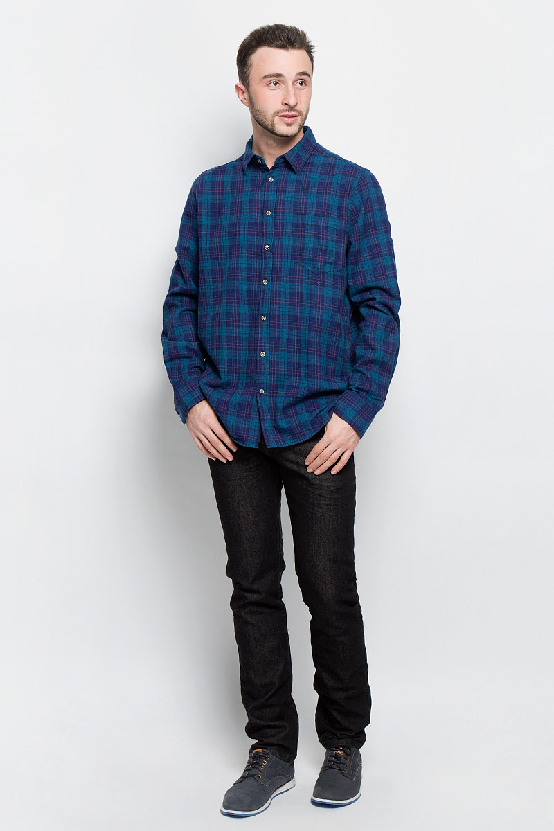 РубашкаH-212/728-6436 РубашкаH-212/728-6436Мужская рубашка Sela Casual Wear выполнена из натурального хлопка. Рубашка с длинными рукавами и отложным воротником застегивается на пуговицы спереди. Манжеты рукавов также застегиваются на пуговицы. Рубашка оформлена принтом в клетку. На груди расположен накладной карман.