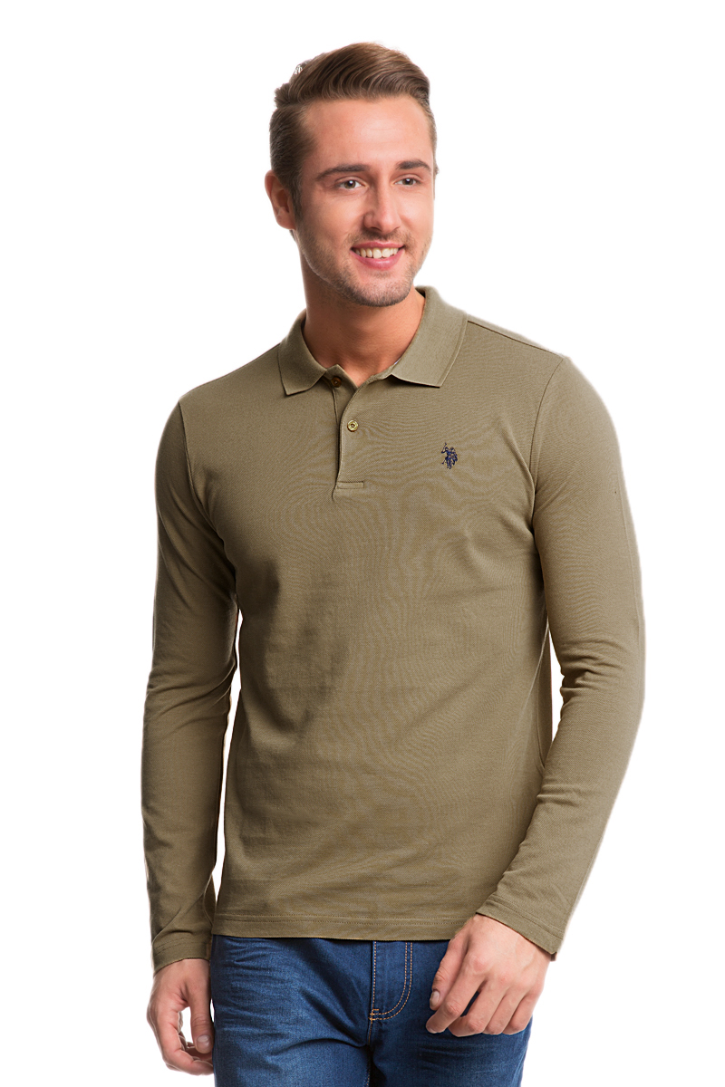 ПолоG081SZ0820TP01-KIT_595 ПолоG081SZ0820TP01-KIT_595Стильное мужское поло U.S. Polo Assn. выполнено из натурального хлопка. Модель с отложным воротником и длинными рукавами застегивается сверху на две пуговицы. Воротник изготовлен из трикотажной резинки. Поло украшено вышитым логотипом бренда.