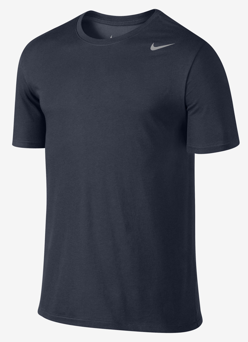 Футболка706625-063 Футболка706625-063Футболка Nike выполнена из мягкого хлопкового материала черного цвета. Ткань с технологией Dri-FIT отводит влагу, сохраняя кожу сухой. Технология Stay Cool контролирует оптимальную температуру тела. Детали: прямой крой, круглый вырез, короткие рукава.