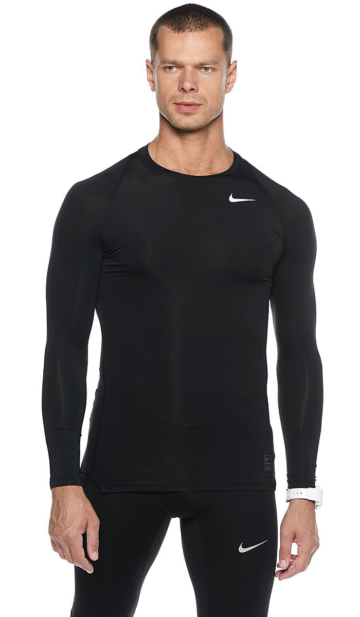 Лонгслив725029-010 Лонгслив725029-010Футболка Nike Warm Comp из эластичного текстиля с технологиями Stay Warm и Dri-FIT, благодаря которым материал отводит лишнюю влагу от кожи, сохраняет сухость и тепло. Плотная посадка модели обеспечивает компрессионный эффект. Круглый вырез с эластичным кантом, плоские швы.