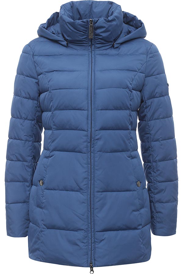 КурткаW16-11025_200 КурткаW16-11025_200Женская куртка Finn Flare выполнена из ветрозащитного и водостойкого материала с утеплителем из полиэстера. Модель с воротником-стойкой и съемным капюшоном застегивается на молнию с ветрозащитной планкой. Капюшон, дополненный по краю эластичным шнурком со стопперами, пристегивается к куртке с помощью кнопок. Спереди расположены два втачных кармана на кнопках. Изделие украшено фирменной металлической пластиной с названием бренда.