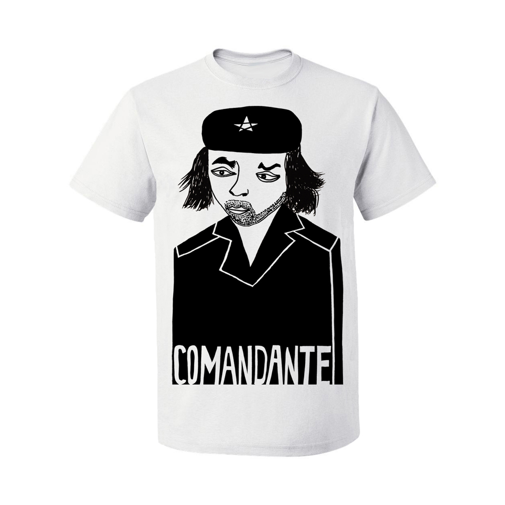 ФутболкаComandante ФутболкаComandanteФутболка от бренда Наивно? Очень Comandante выполнена из натурального хлопка. Модель с короткими рукавами и круглым вырезом горловины оформлена художественной цифровой печатью с изображением Че Гевары и надписью Comandante. Рисунок Романа Горшенина.
