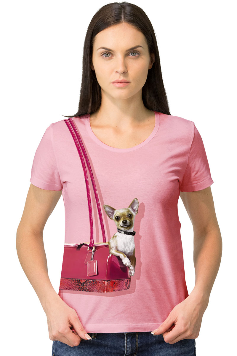 1-17Женская футболка MF Собака в сумке с короткими рукавами и круглым вырезом горловины выполнена из натурального хлопка. Оформлена модель оригинальным принтом.