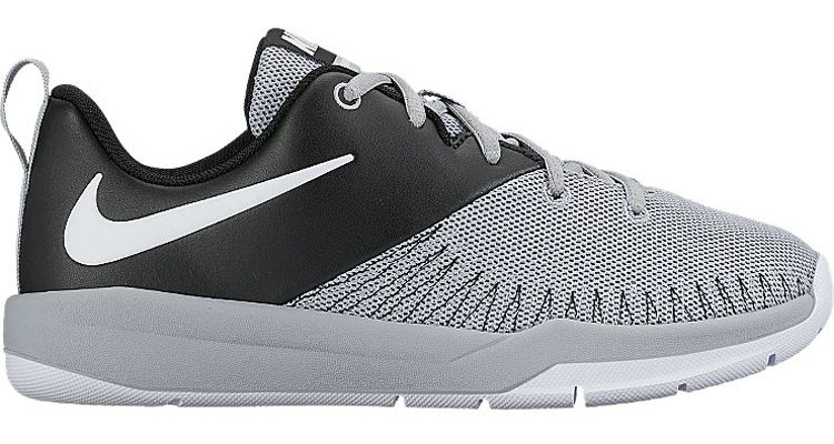 Кроссовки834318-002 Кроссовки834318-002Кроссовки для баскетбола Nike Team Hustle D 7 Low с мягким прочным верхом выполнены из натуральной кожи и дополнены вставками из дышащего текстиля, обеспечивают комфортную поддержку и фиксацию. Модель на классической шнуровке. Боковые стороны декорированы логотипом бренда. Подкладка и стелька изготовлены из текстиля. Глубокие эластичные желобки гарантируют гибкость и сцепление. Перфорированные вставки повышают воздухопроницаемость. Зигзагообразная резиновая подошва износостойкая.