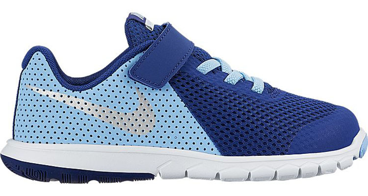 Кроссовки844992-400 Кроссовки844992-400Стильные детские кроссовки Flex Experience 5 от Nike выполнены из дышащего сетчатого материала и натуральной кожи, оформленной перфорацией, и дополнены бесшовными накладками. Внутренняя поверхность и стелька из текстиля комфортны при движении. Эластичная шнуровка и ремешок с застежкой-липучкой надежно зафиксирует модель на ноге. Промежуточная подошва обеспечивает дополнительную амортизацию. Шестигранные эластичные желобки на подошве гарантируют максимально естественные движения.