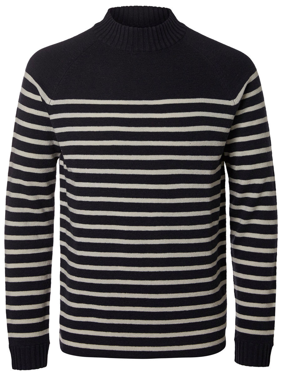 Свитер16053478_Dark Navy Свитер16053478_Dark NavyМужской свитер Selected Homme с воротником-стойкой и длинными рукавами-реглан изготовлен из высококачественной пряжи из акрила с добавлением шерсти и нейлона. Джемпер оформлен контрастными полосками. Манжеты рукавов и воротник изделия связаны резинкой.