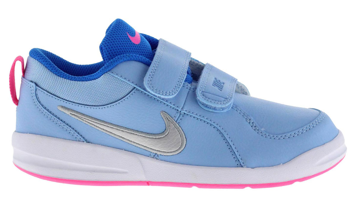 Кроссовки454477-405 Кроссовки454477-405Детские кроссовки Pico 4 от Nike, выполненные из натуральной и искусственной кожи, дополнены вставками из текстиля. Ремешки с застежками-липучками надежно фиксируют модель на ноге. Текстильная подкладка не натирает. Промежуточная подошва обеспечивает естественную вентиляцию. Подошва дополнена рифлением.