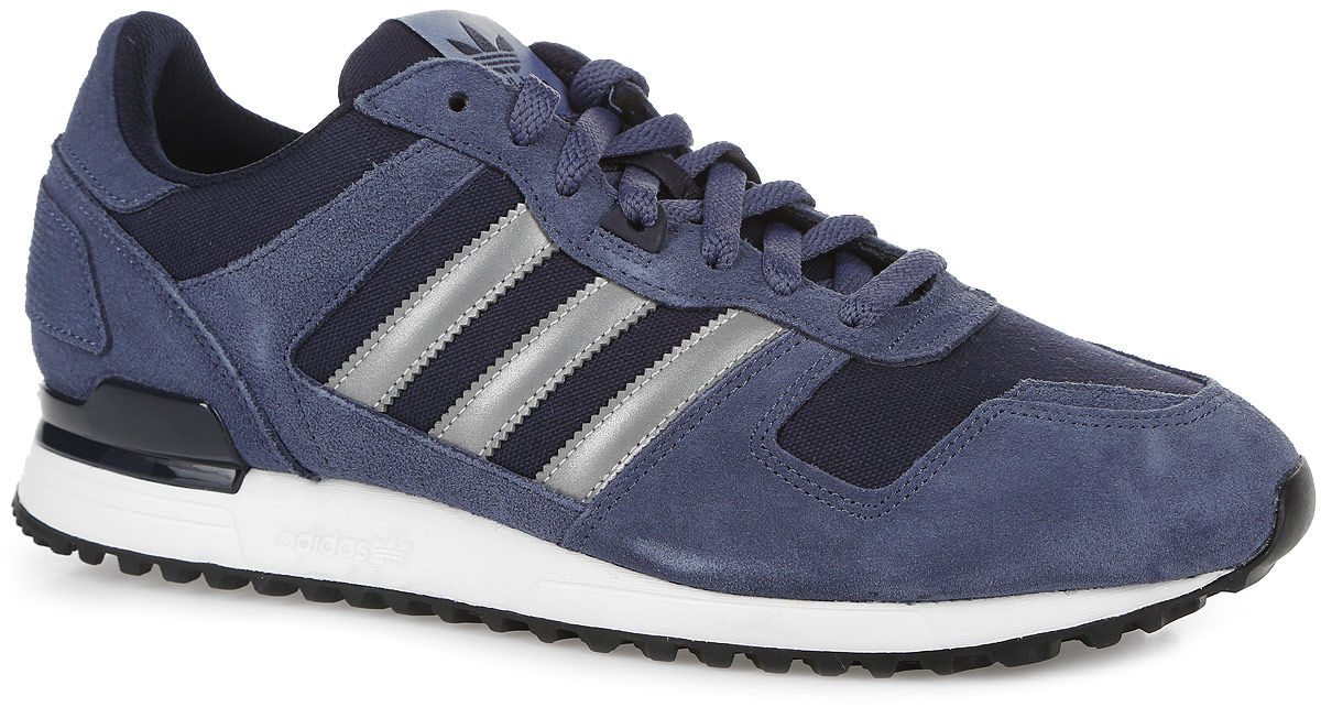 КроссовкиS80526 КроссовкиS80526В 80-х беговые кроссовки ZX были самыми желанными у атлетов. Эта модель - точное переиздание ZX 700, впервые выпущенных в 80-х для марафонцев. Верх выполнен из текстиля и дополнен вставками из натуральной замши. Язычок оформлен текстильной нашивкой с названием бренда, задник - фирменным тиснением. По бокам модель оформлена фирменными тремя полосками. Легкая промежуточная подошва из ортопедического материала EVA, обладает высокой износостойкостью и обеспечивает идеальную амортизацию. Стелька из EVA с текстильной поверхностью комфортна при ходьбе в течение всего дня. Резиновая подошва с протектором гарантирует идеальное сцепление с любыми поверхностями. Классическая шнуровка надежно фиксирует модель на ноге. В таких кроссовках вашим ногам будет комфортно и уютно.