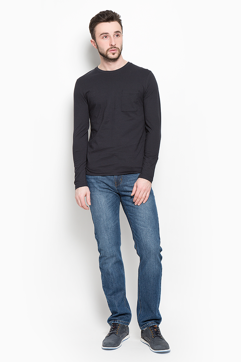 Лонгслив16052848_Jet Black Лонгслив16052848_Jet BlackМужской лонгслив Selected Homme Identity выполнен из натурального хлопка. Модель с круглым вырезом горловины и длинными рукавами дополнена на груди накладным карманом. Спинка модели немного удлинена.