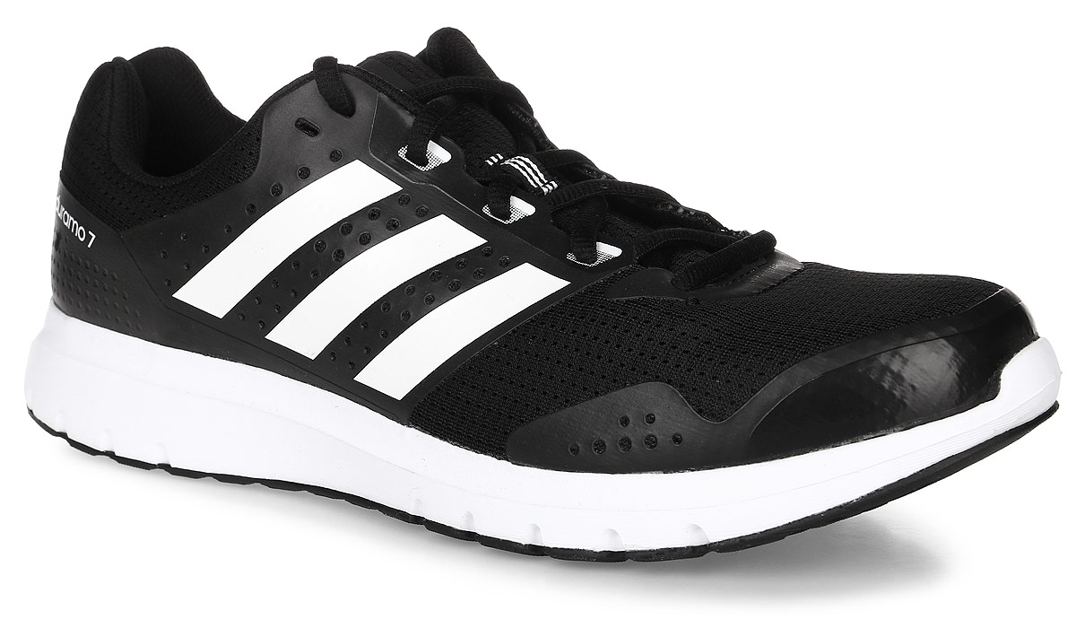 КроссовкиAQ6494 КроссовкиAQ6494Модные мужские кроссовки Duramo 7 от adidas Performance придутся вам по душе. Верх, выполненный из сетчатого дышащего текстиля, дополнен бесшовными накладками из ПВХ. Одна из боковых сторон и язычок оформлены названием и логотипом бренда, другая сторона - названием модели. Подкладка из текстиля не натирает. Стелька Ortholite из материала ЭВА с текстильной поверхностью комфортна при движении. Классическая шнуровка с прорезиненной панелью надежно фиксирует модель на ноге. Легкая промежуточная подошва из материала ЭВА обладает высокой износостойкостью и обеспечивает идеальную амортизацию. Резиновая подошва с протектором гарантирует идеальное сцепление с любыми поверхностями. Такие кроссовки - отличный вариант для бега на короткие и длинные дистанции.