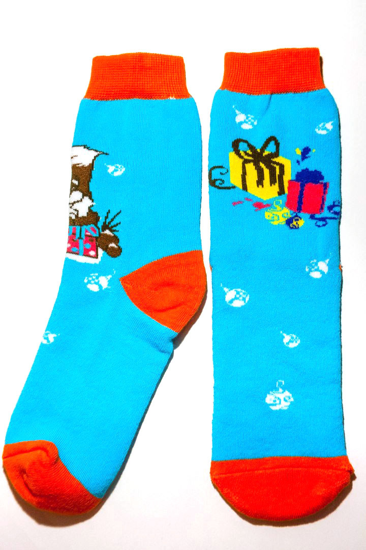 Носкиw4821 Носкиw4821Носки Big Bang Socks Белочка и подарки изготовлены из высококачественного эластичного хлопка с добавлением полиамида. Удлиненные носки имеют эластичную резинку, которая надежно фиксирует носки на ноге. Носки оформлены изображением забавной белочки с подарочной коробкой.