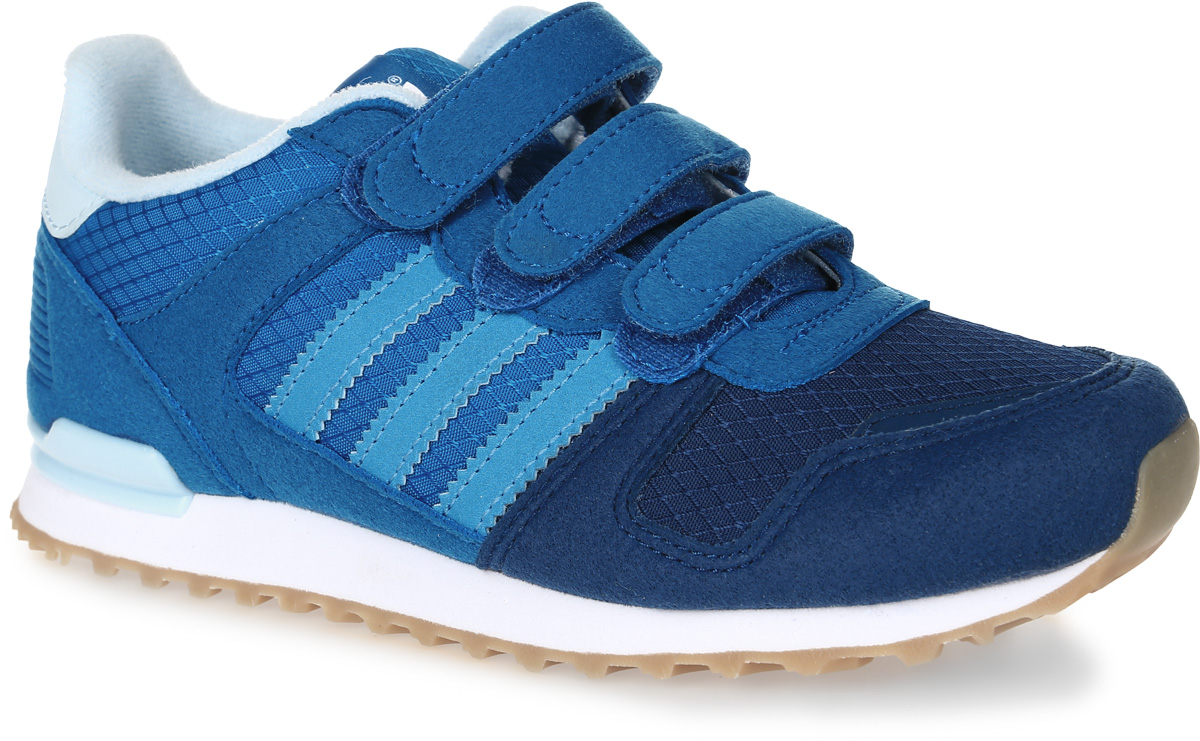 КроссовкиS76245 КроссовкиS76245Яркие детские кроссовки Zx 700 Cf от adidas Originals выполнены из текстиля и дополнены вставками из искусственной замши. Подкладка из текстиля не натирает. Дышащая амортизирующая стелька OrthoLite препятствует распространению бактерий, вызывающих запах, благодаря специальному составу. Ремешки с застежками-липучками надежно зафиксируют модель на ноге. Литая промежуточная подошва из материла ЭВА для оптимальной амортизации. Резиновая подошва дополнена рифлением.