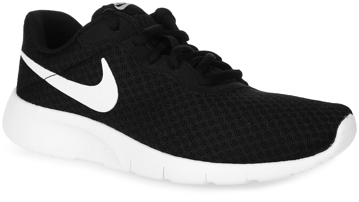 Кроссовки818381-011 Кроссовки818381-011Кроссовки Nike Tanjun выполнены из дышащего текстиля. Боковые стороны и язычок декорированы логотипом бренда. Подкладка изготовлена из текстиля. Стелька из вспененного полимера дополнена текстильным покрытием. Модель на шнуровке. Инжектированная пластиковая подошва обеспечивает невесомую амортизацию.