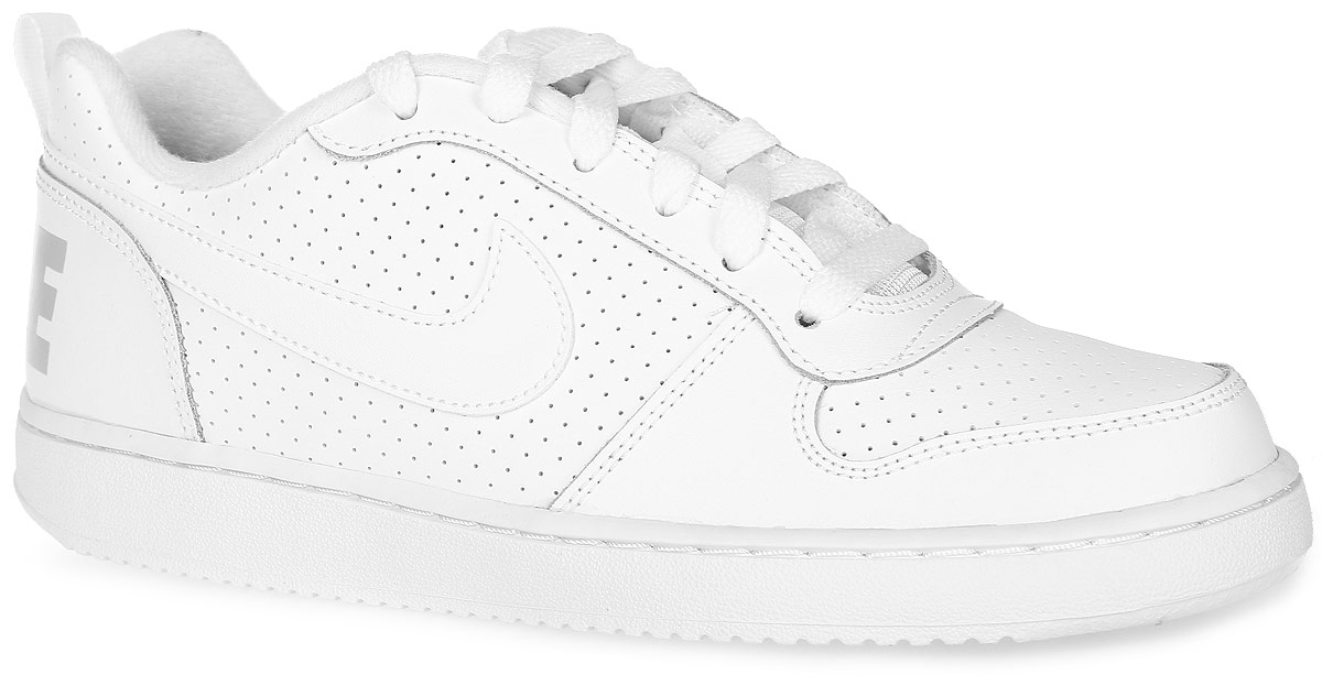 Кроссовки839985-001 Кроссовки839985-001Кроссовки Nike Court Borough Low выполнены из натуральной и искусственной кожи. Модель хорошо держит форму и обеспечивает поддержку. Низкопрофильный бортик и классическая шнуровка обеспечивают естественную комфортную посадку в области щиколотки. Внутренняя отделка из текстиля обладает высокими дышащими свойствами. Подошва с особым протектором способствует надежному сцеплению с поверхностью. Прочная подметка из твердой резины повышает износостойкость кроссовок.