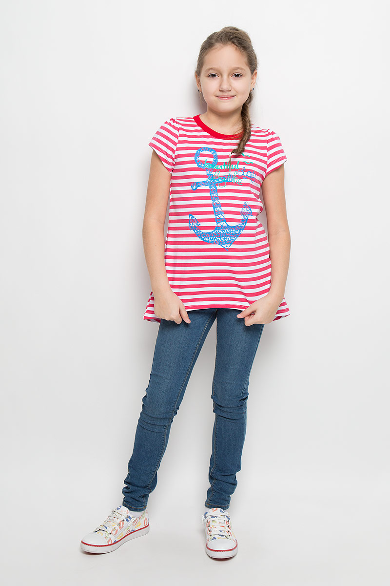 ТуникаSST262Y24-23/SST263Y24-23 ТуникаSST262Y24-23/SST263Y24-23Модная туника для девочки M&D сделает образ ребенка ярким и интересным. Изготовленная из мягкого эластичного хлопка, она приятная на ощупь, не сковывает движения и хорошо пропускает воздух, обеспечивая комфорт. Туника с круглым вырезом горловины и короткими рукавами-фонариками имеет трапециевидный крой. Вырез горловины дополнен трикотажной резинкой контрастного цвета. Модель имеет удлиненную спинку с разрезом. Изделие оформлено принтом в полоску, украшено изображением якоря и надписями на английском языке. В такой тунике ваша маленькая принцесса будет чувствовать себя комфортно, уютно и всегда будет в центре внимания!