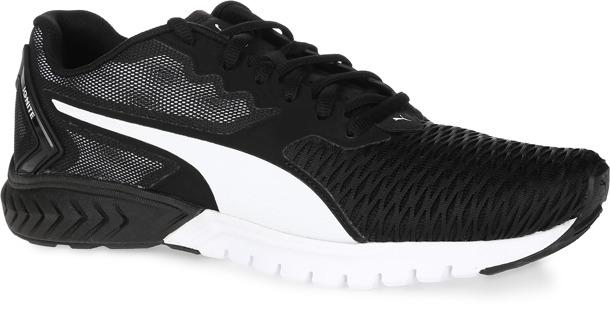Кроссовки18909402 Кроссовки18909402Модель Ignite Dual от Puma, самая яркая новинка среди технологичных беговых кроссовок, обладет целым рядом особенностей, работающих на благо атлету. Верх, выполненный из эластичной текстурированной сетки, мягко облегает ногу, не препятствуя циркуляции воздуха и не сдерживая свободу движений. Формованная деталь в пяточной части обеспечивает необходимую поддержку и фиксацию стопы. Особого внимания заслуживает специально сконструированная многокомпонентная подошва, помогающая достигнуть высоких результатов как на соревнованиях, так и во время регулярных тренировок. Инновационный вспененный материал Ignite обеспечивает возврат энергии и обладает уникальными амортизирующими свойствами, необходимыми для гашения ударных нагрузок по всей поверхности. Дополнительная амортизация в пяточной части осуществляется за счет шевронного дизайна, имитирующего действие пружины, а также формованной стельки из легкого вспененного ЭВА. Расположенные в передней части подошвы бороздки Flex обеспечивают...