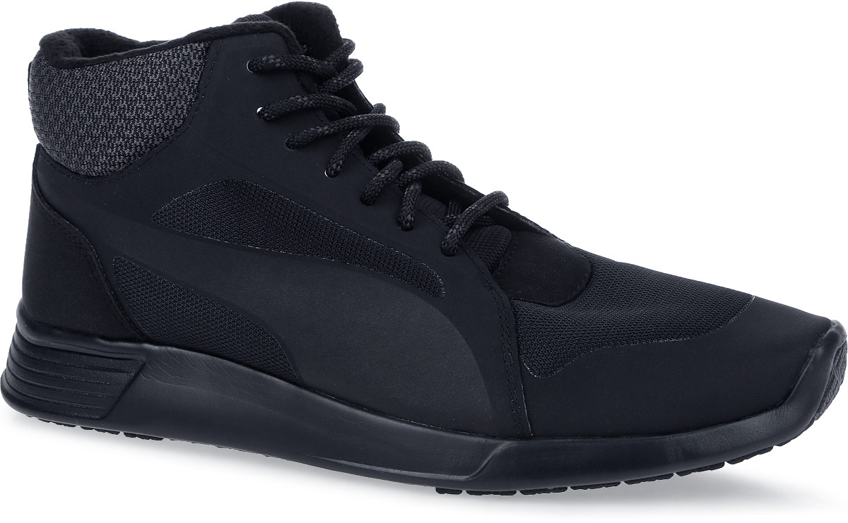 Ботинки36121901 Ботинки36121901Модель ST Trainer Evo Demi Twill от Puma представляет собой новую версию легендарных тренировочных кроссовок, которой добавлена высота голенища, что делает ее более подходящими для носки в холодную погоду. Среди других зимних элементов следует отметить обтачку голенища плотной тканью, стильную систему шнуровки, характерную для туристских ботинок, а также мягкую, теплую и уютную подкладку. Кроме того, носок и задник снабжены специальными резиновыми накладками в месте соединения с внешней подошвой, что обеспечивает отличное сцепление с поверхностью даже в гололед.