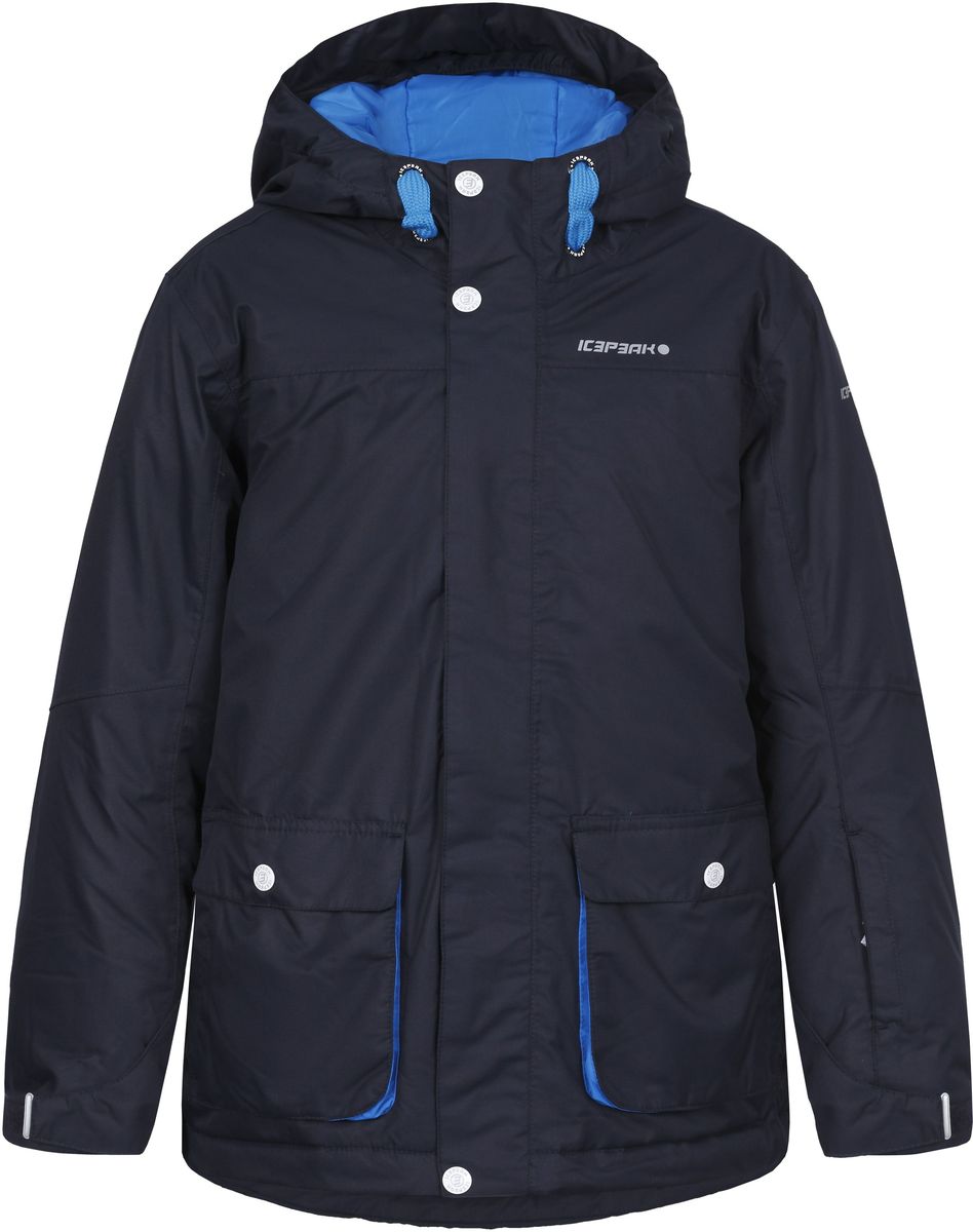 Куртка650027564IV_390 Куртка650027564IV_390Куртка для мальчика Icepeak Hugo Jr c длинными рукавами и несъемным капюшоном выполнена из ветрозащитной и водонепроницаемой мембранной ткани. Наполнитель - материал FinnWad. Модель застегивается на застежку-молнию спереди и имеет ветрозащитный клапан на кнопках и липучках. Изделие имеет два накладных кармана на застежках-молниях спереди, а также внутренний втачной карман на застежке-молнии и внутренний накладной карман-сетку. Куртка декорирована имитацией накладных карманов с клапанами на кнопках. Рукава оснащены внутренними эластичными манжетами. Объем низа регулируется при помощи шнурка-кулиски. Куртка дополнена несъемной противоснежной юбкой на кнопках.