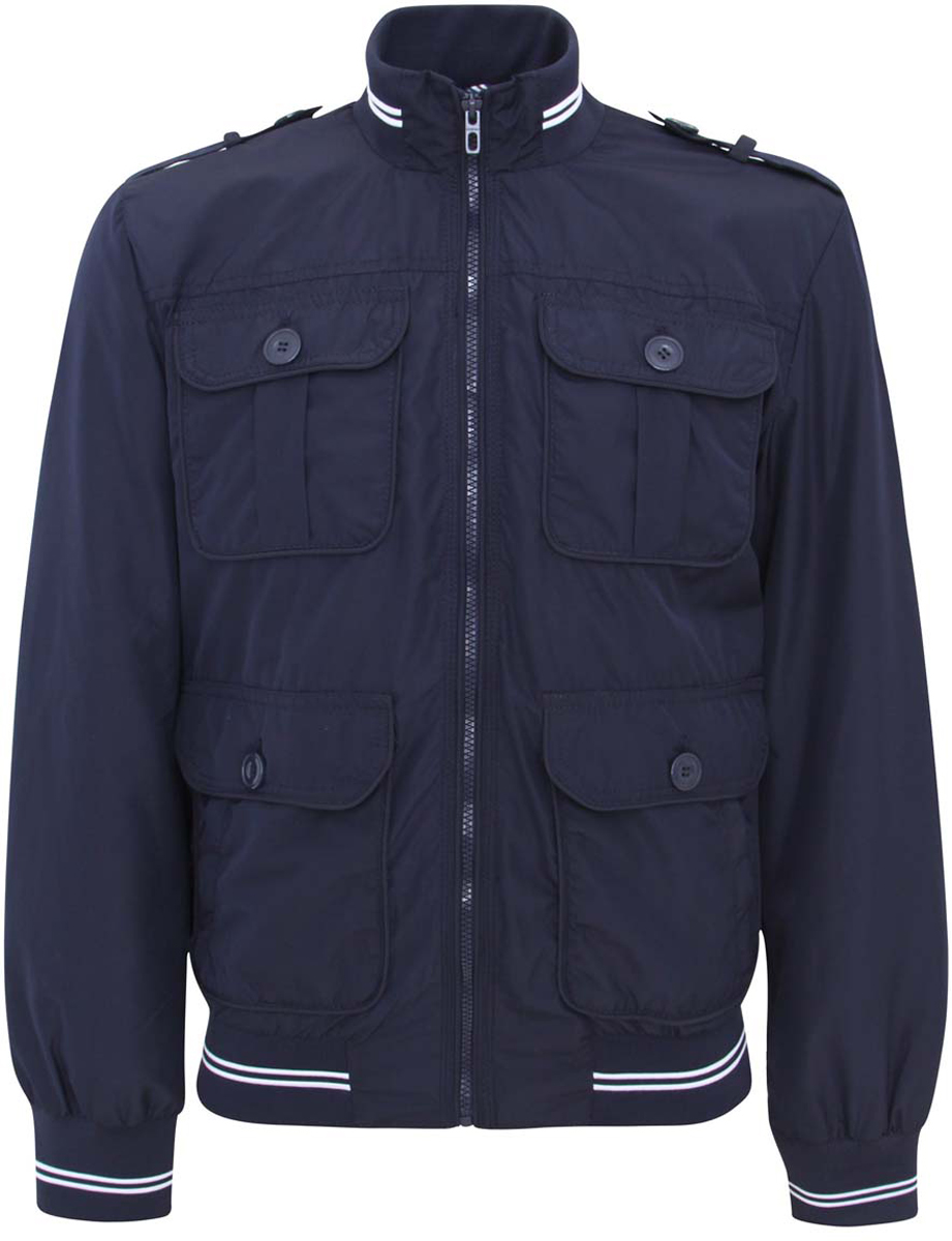 Куртка1L511033M/23466N/7900N Куртка1L511033M/23466N/7900NМужская куртка oodji изготовлена из полиэстера. В качестве подкладки используется хлопок и полиэстер (рукава). Модель застёгивается на застежку-молнию. Воротник, низ куртки и рукавов дополнены резинками. Спереди расположены четыре кармана под клапанами на пуговицах и два врезных кармана на молниях. С внутренней стороны - прорезной карман на застежке-молнии. Плечи дополнены декоративными хлястиками на пуговицах.