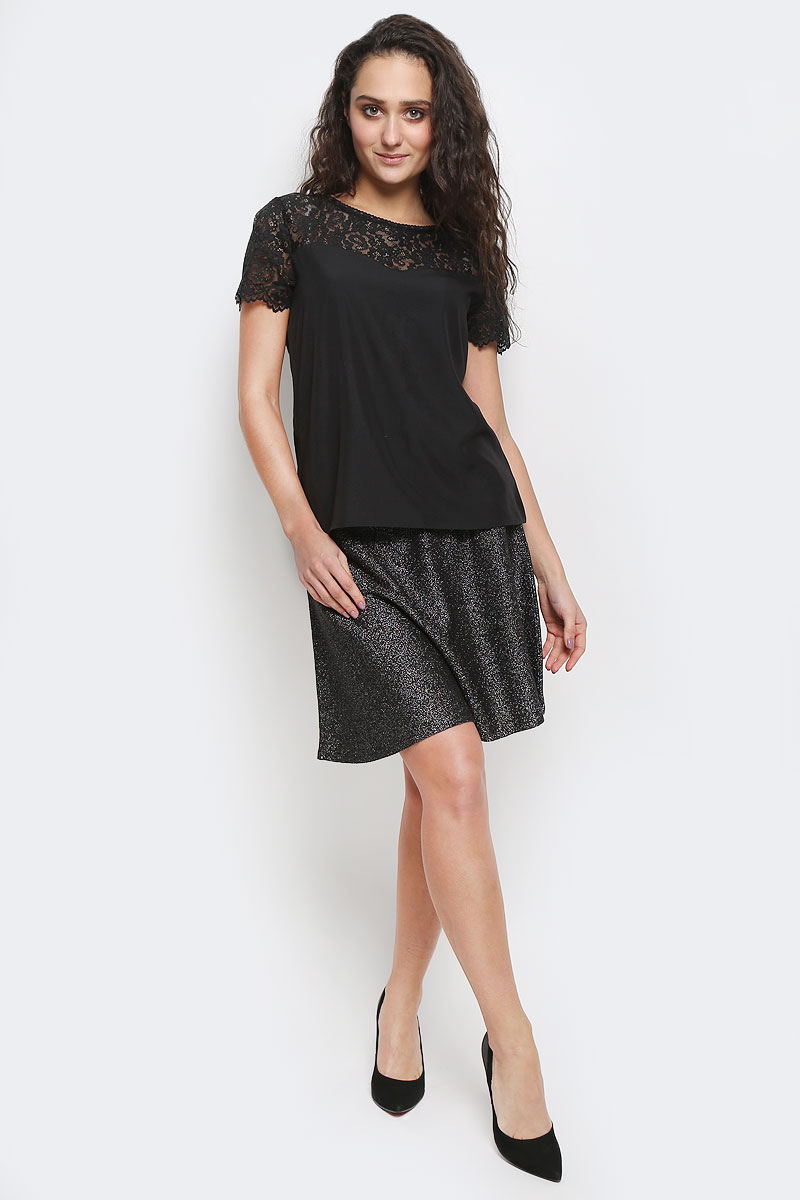 Блузка2032932.00.75_2999 Блузка2032932.00.75_2999Блузка Tom Tailor Contemporary выполнена из комбинации полиамида и эластана. Модель с круглым вырезом горловины и стандартными короткими рукавами, на спинке застегивается на металлическую пуговицу. Кружевная вставка изготовлена из вискозы и полиэстера. Изделие с полукруглым низом.