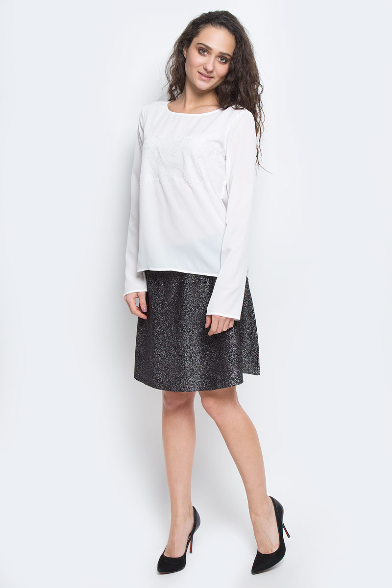 Блузка2032674.00.75_8210 Блузка2032674.00.75_8210Блузка Tom Tailor Contemporary выполнена из полиэстера. Модель с круглым вырезом горловины, стандартными длинными рукавами и полукруглым низом. Спереди изделие оформлено кружевной вставкой.