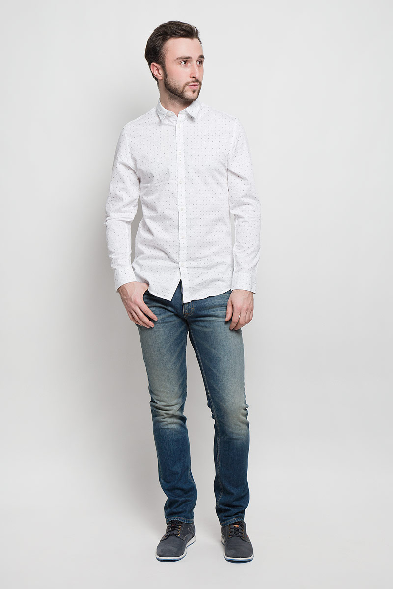 Рубашка16053266_Bright White Рубашка16053266_Bright WhiteМужская рубашка Selected Homme выполнена из натурального хлопка. Рубашка slim fit с длинными рукавами и отложным воротником застегивается на пуговицы. Манжеты рукавов также застегиваются на пуговицы. Рубашка оформлена мелким контрастным принтом.