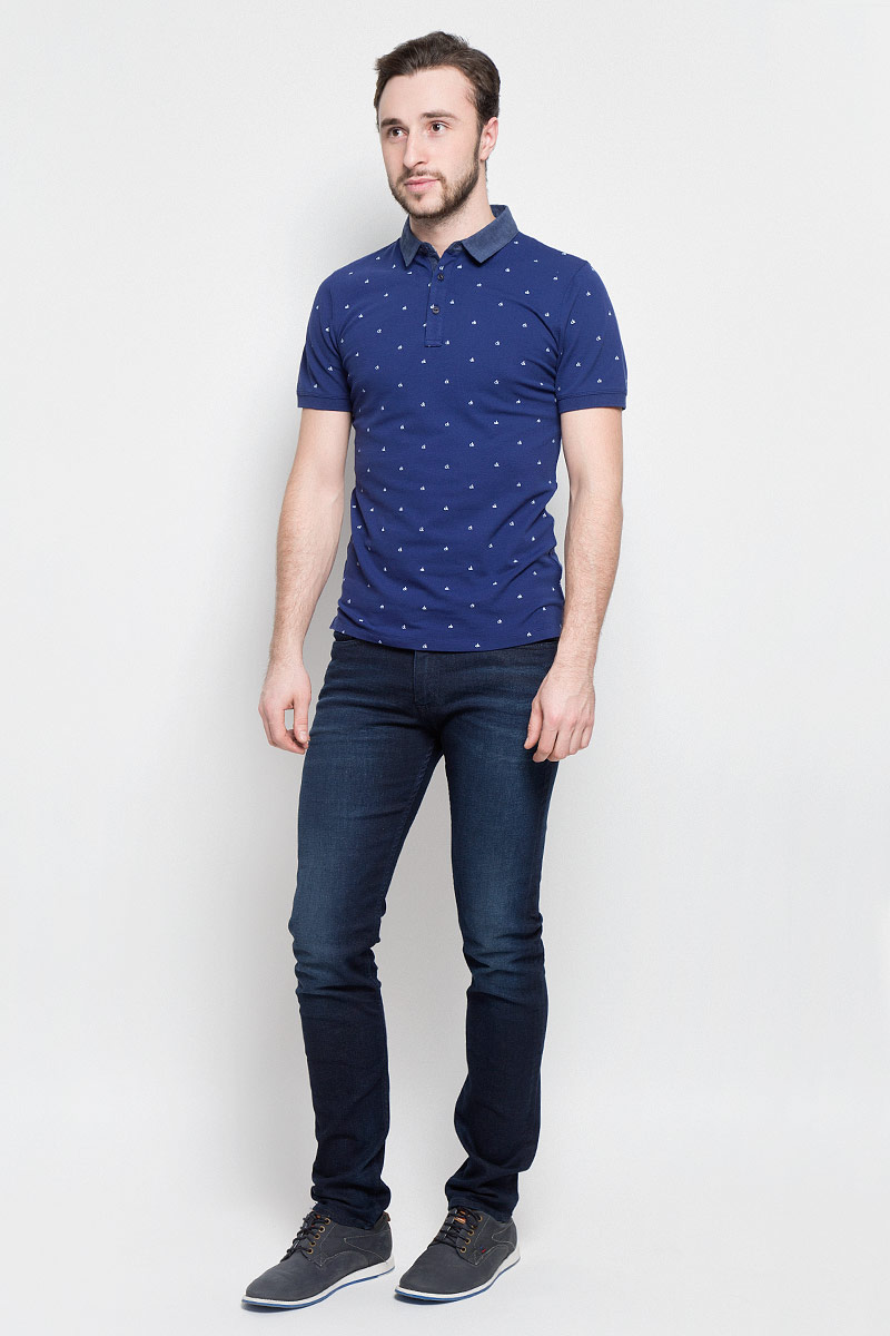 ДжинсыJ30J304302 ДжинсыJ30J304302Модные мужские джинсы Calvin Klein Jeans выполнены из хлопка с добавлением эластана и полиэстера, что обеспечивает комфорт и удобство при носке. Джинсы модели-слим имеют стандартную посадку. Модель застегивается на пуговицу в поясе и ширинку на молнии. Имеются шлевки для ремня. Джинсы имеют классический пятикарманный крой: спереди модель дополнена двумя втачными карманами и одним маленьким накладным кармашком, а сзади - двумя накладными карманами. Модель оформлена перманентными складками и эффектом потертости.