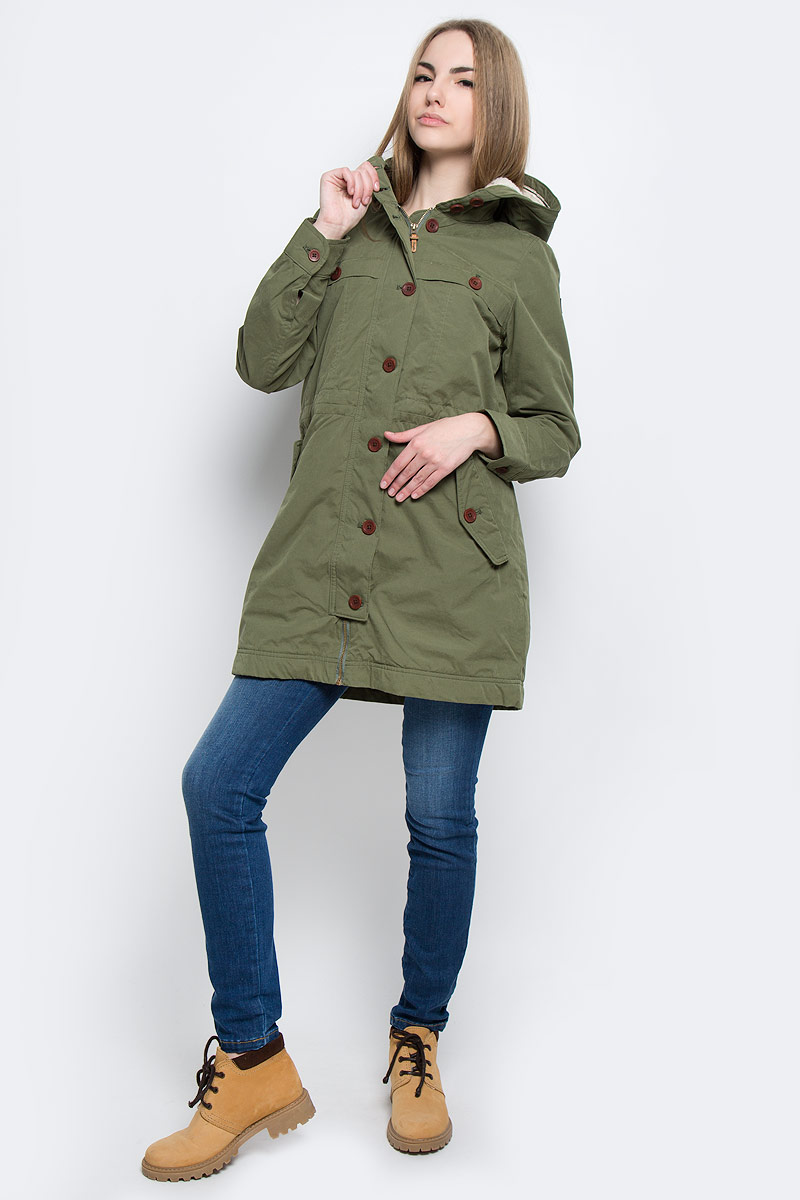 ПаркаW4087YIFR ПаркаW4087YIFRСтильная женская парка Wrangler изготовлена из полиэстера и хлопка с добавлением полиамида. В качестве утеплителя используется синтепон. Модель с несъемным капюшоном застегивается на застежку-молнию и дополнительно на ветрозащитный клапан с пуговицами. Спереди расположены два прорезных кармана с клапанами на пуговицах, на груди - два накладных кармана с клапанами на пуговицах, с внутренней стороны - прорезной карман с клапаном на кнопке. С внутренней стороны, на талии модель регулируется с помощью шнурка. Манжеты рукавов оснащены застежками-пуговицами.