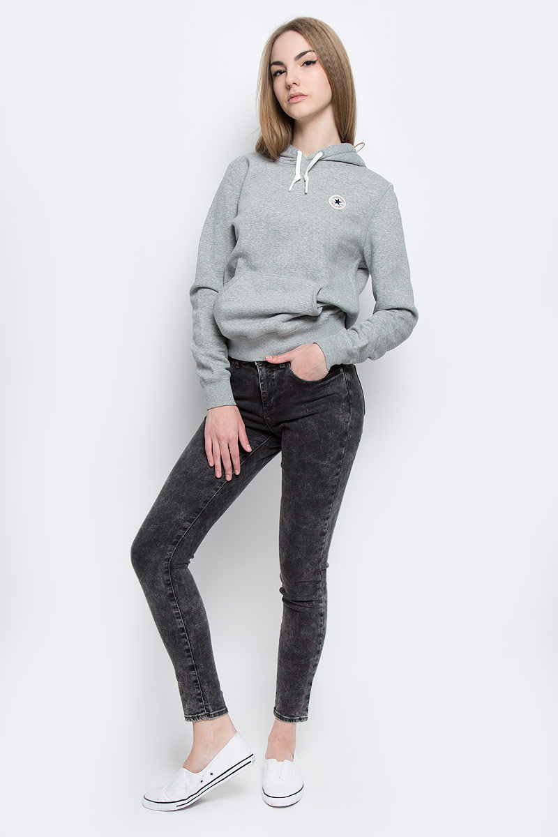 ДжинсыW27HLX93A ДжинсыW27HLX93AСтильные женские джинсы Wrangler выполнены из хлопка с добавлением полиэстера и эластана. Материал мягкий и приятный на ощупь, не сковывает движения и позволяет коже дышать. Джинсы-скинни высокой посадки застегиваются на пуговицу в поясе и ширинку на застежке-молнии. На поясе предусмотрены шлевки для ремня. Спереди модель оформлена двумя втачными карманами и одним маленьким накладным кармашком, а сзади - двумя накладными карманами. Модель оформлена эффектом вареного денима.