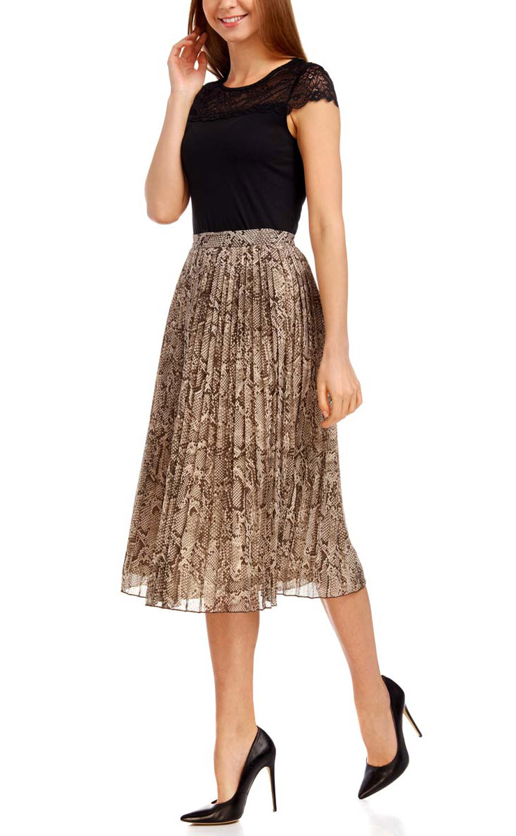 Юбка21606019-1/17358/2520A Юбка21606019-1/17358/2520AЮбка oodji Collection изготовлена из легкого качественного материала на подкладке из полиэстера. Модель-миди застегивается сбоку на потайную застежку-молнию и дополнительно закрепляется на небольшой крючок. От линии пояса заложены небольшие складочки. Юбка оформлена оригинальным принтом.