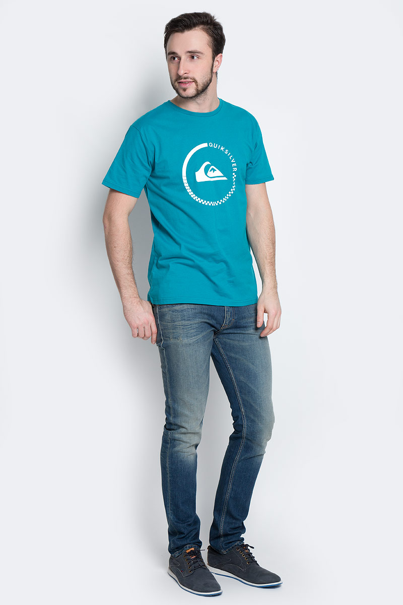 ФутболкаEQYZT03676-BPW0 ФутболкаEQYZT03676-BPW0Стильная мужская футболка Quiksilver, выполненная из натурального хлопка. Модель прямого кроя с удобным округлым вырезом горловины и короткими рукавами, спереди оформлена логотипом бренда.