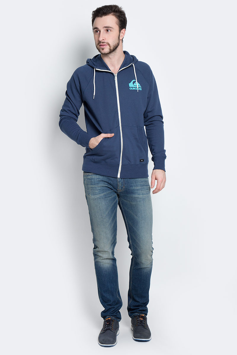 ТолстовкаEQYFT03297-BRQ0 ТолстовкаEQYFT03297-BRQ0Стильная мужская толстовка Quiksilver, изготовленная из высококачественного хлопка, необычайно мягкая и приятная на ощупь, не сковывает движения. Модель с капюшоном и длинными рукавами-реглан застегивается на металлическую застежку-молнию. Капюшон дополнен шнурками-завязками. Низ модели и манжеты рукавов выполнены трикотажной резинкой. Спереди модель оформлена двумя накладными карманами. Оформлена толстовка на спине и спереди логотипом бренда.