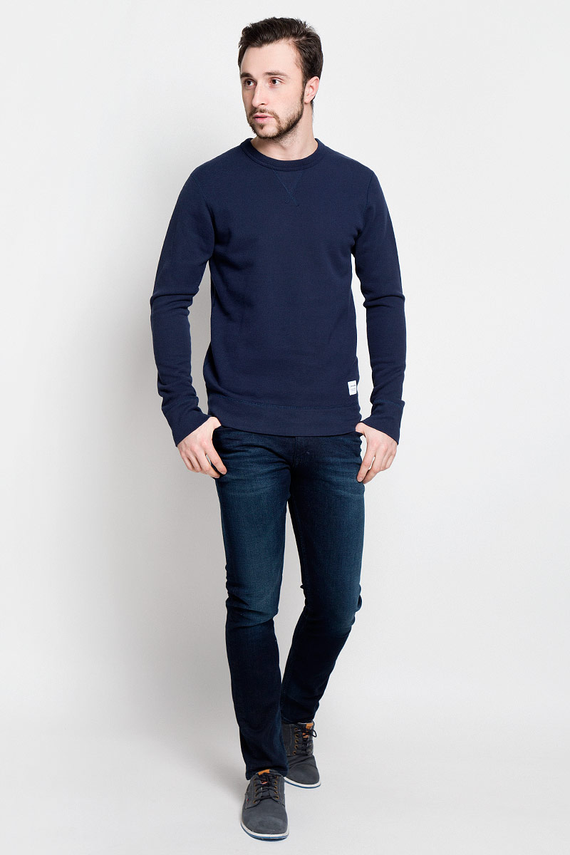 Свитшот10000654467 Свитшот10000654467Стильный мужской свитшот Converse Sportswear Crew с длинными рукавами и круглым вырезом горловины. Свитшот изготовлен из натурального хлопка. Горловина, манжеты рукавов и низ модели дополнены трикотажными резинками. Внутренняя сторона изделия выполнена небольшими петельками.