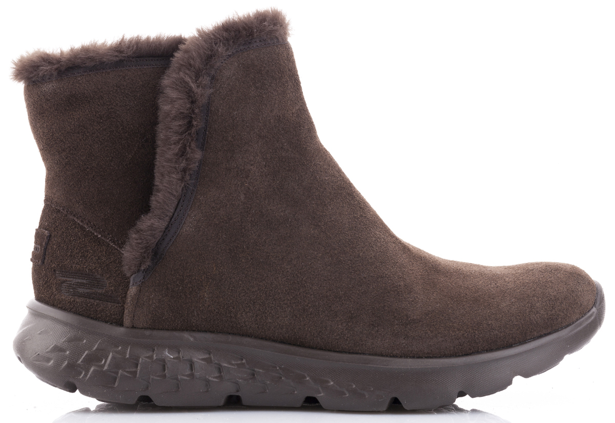 Угги14355-CHOC Угги14355-CHOCУдобные теплые женские угги от Skechers прекрасно подойдут для повседневного использования. Модель выполнена из натуральной замши. Подкладка выполнена из мягкого искусственного меха, который прекрасно сохраняет тепло. Стелька, выполненная из EVA, создает дополнительную амортизацию и комфорт при ходьбе. Гибкая подошва из резины с рельефным протектором обеспечивает отличное сцепление на скользкой поверхности. Эти угги будут прекрасно сочетаться с различными вещами вашего гардероба. Они подчеркнут ваш стиль и индивидуальность.