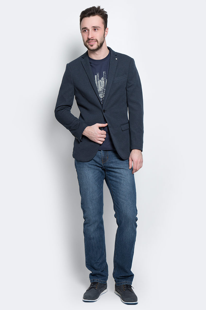 Пиджак16053142_Navy Blue Пиджак16053142_Navy BlueКлассический мужской пиджак Selected Homme изготовлен из качественного полиэстера с добавлением вискозы. Подкладка выполнена из полиэстера. Пиджак с воротником с лацканами и длинными рукавами застегивается на две пуговицы. Низ рукавов оформлен декоративными пуговицами. Пиджак имеет два втачных кармана с клапанами и нагрудный прорезной кармашек, а с внутренней стороны три прорезных кармана один из которых на пуговице. В среднем шве спинки расположена небольшая шлица.