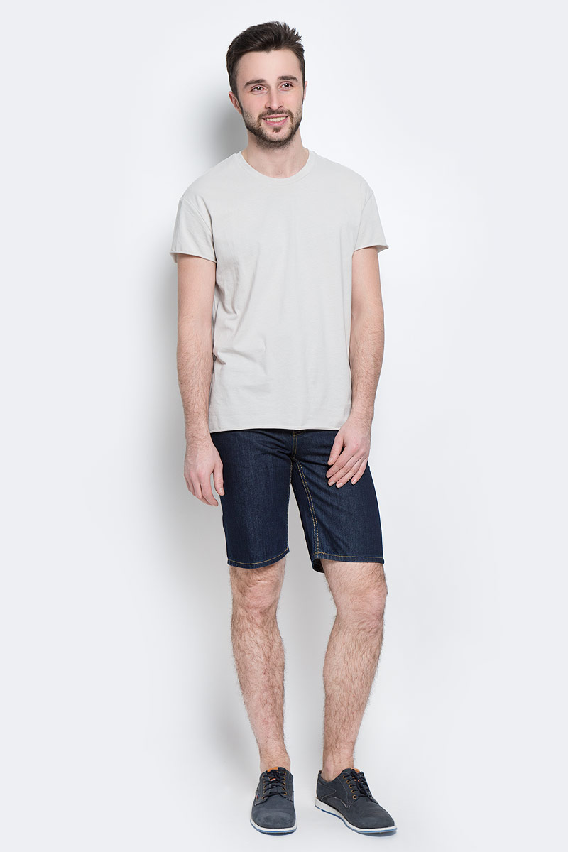 ШортыB825013 DARK NAVY DENIM ШортыB825013 DARK NAVY DENIMСтильные мужские джинсовые бермуды Baon средней посадки изготовлены из высококачественного плотного материала. Они послужат отличным дополнением к вашему современному образу. Застегиваются шорты на металлическую пуговицу в поясе и ширинку на молнии, имеются шлевки для ремня. Спереди модель оформлена двумя втачными карманами и одним небольшим секретным кармашком, сзади - двумя накладными карманами. Изделие оформлено декоративной контрастной отстрочкой. Эти модные и в тоже время комфортные бермуды послужат отличным дополнением к вашему гардеробу. В них вы всегда будете чувствовать себя уютно и комфортно.