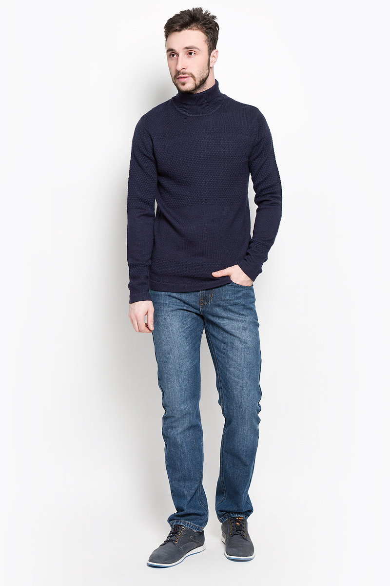 Свитер16053475_Dark Navy Свитер16053475_Dark NavyМужской свитер Selected Homme изготовлен из высококачественной комбинированной пряжи из шерсти и акрила. Свитер с длинными рукавами и воротником-гольф оформлен оригинальным вязаным узором. Воротник, манжеты рукавов и низ свитера связаны резинкой.