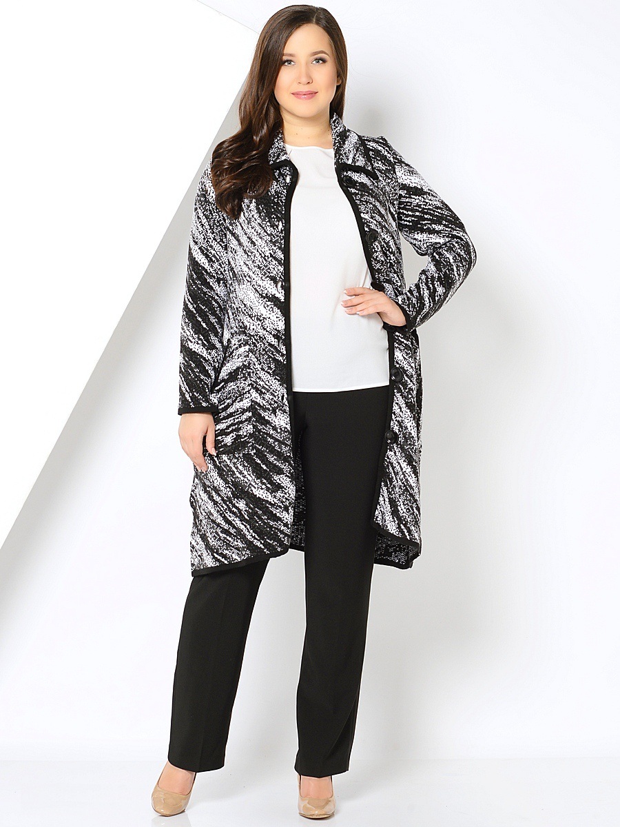 Кардиган34402 Кардиган34402Элегантный кардиган Milana Style, выполнен из толстого трикотажа с добавлением шерсти, подчеркнет ваш безупречный вкус. Кардиган с отложным воротником застегивается по всей длине на пуговицы, по бокам имеет два накладных кармана. Кардиган прямого силуэта оформлен оригинальной вязкой. Прекрасный вариант для вашего яркого и незабываемого образа.